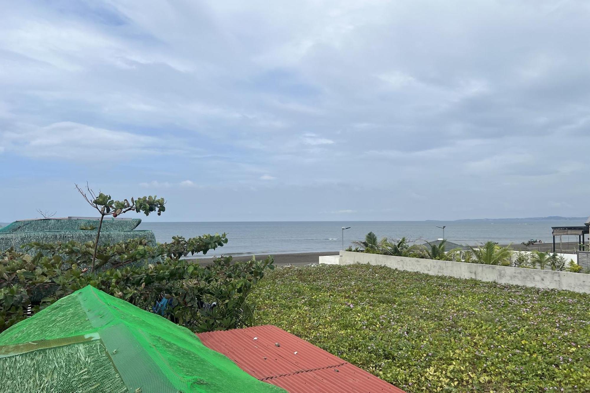 Lover'S Point Beach Front Resort Lian Exterior photo